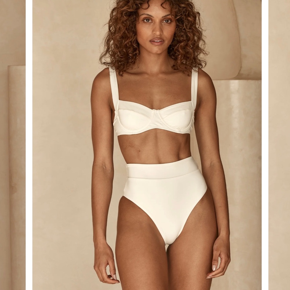 MONDAY SWIMWEAR TOP & BOTTOM